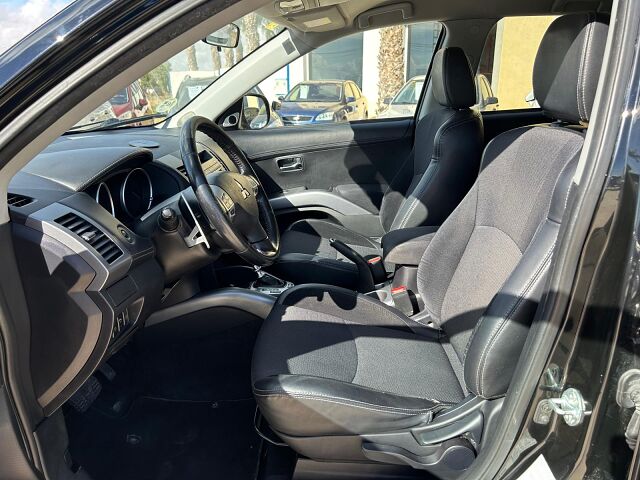 MITSUBISHI OUTLANDER 2.2 TDI AUTO 4X4 SPANISH LHD IN SPAIN 165000 MILES 7 SEATS 2010